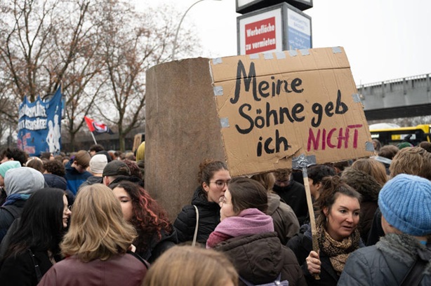 German school and university students protest conscription plans and the country’s militarization